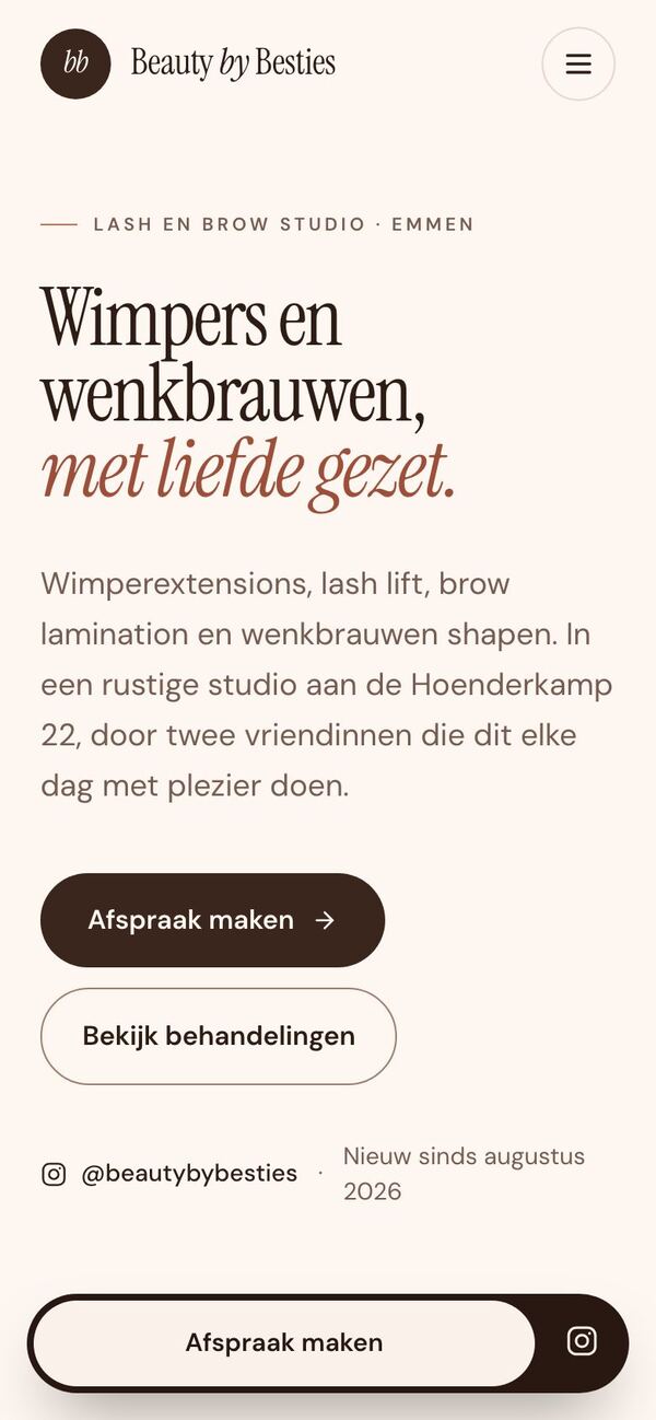 De website van Beauty By Besties op een telefoon