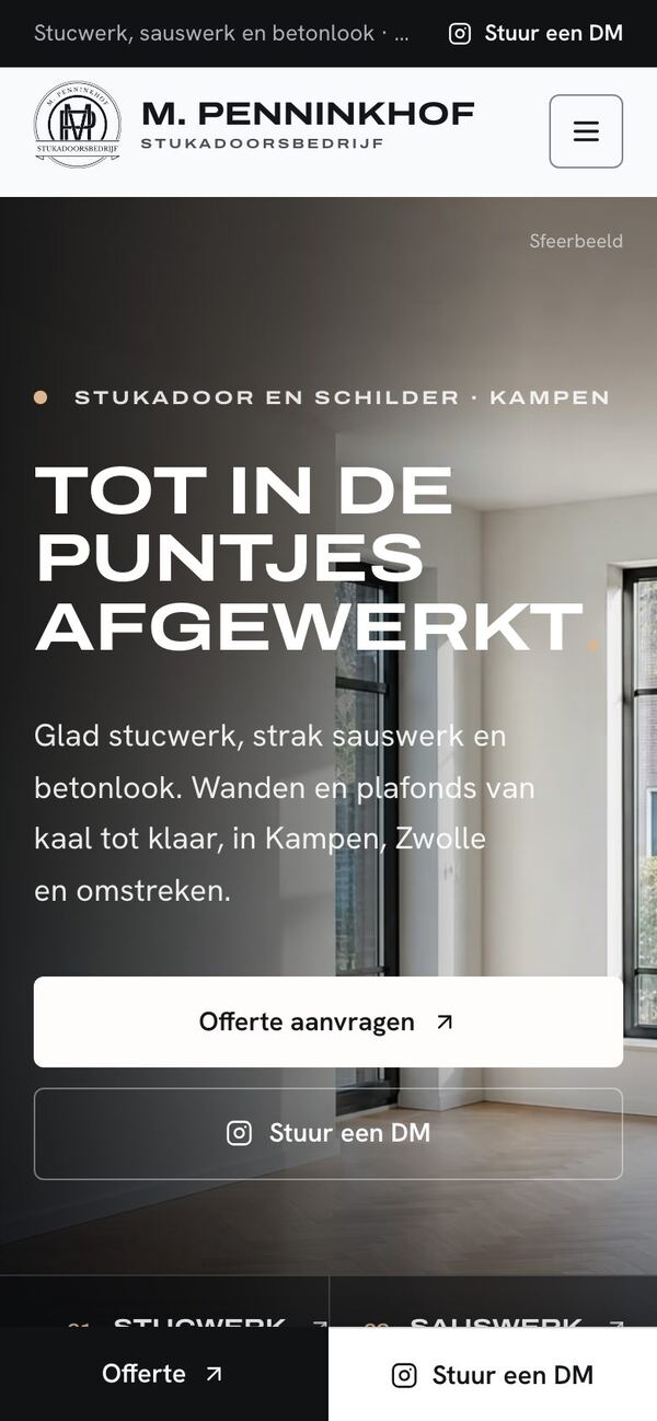 De website van Stukadoorsbedrijf Penninkhof op een telefoon