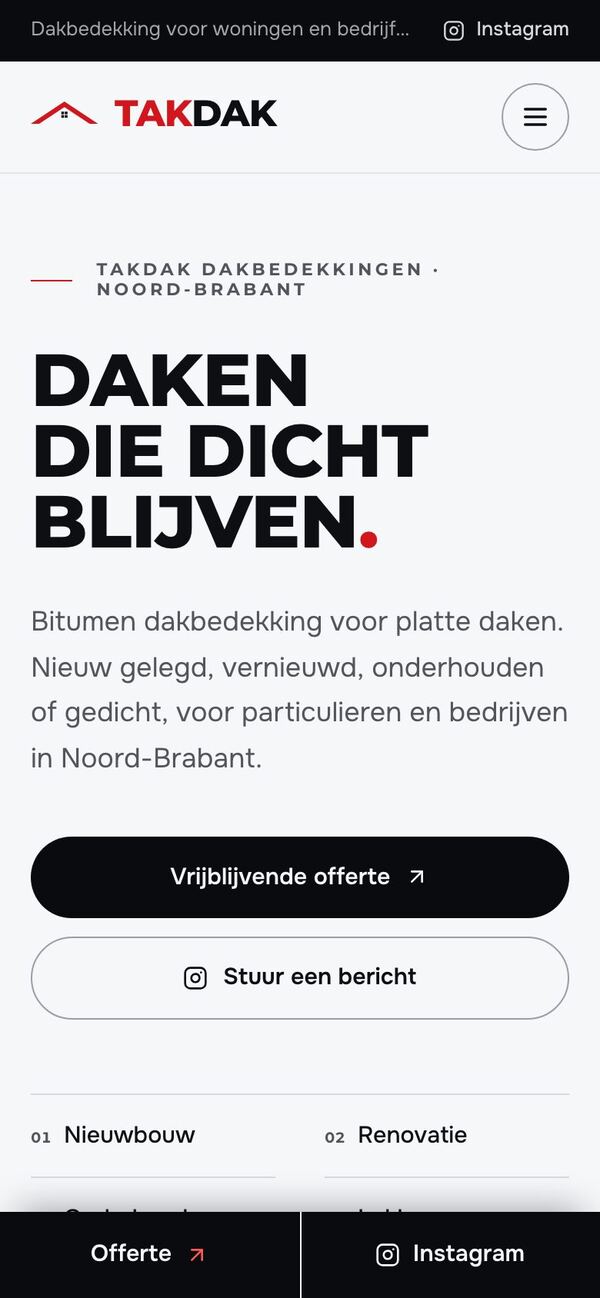 De website van TakDak Dakbedekkingen op een telefoon